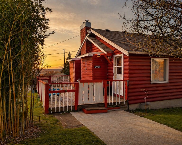 <p>522 12th St. | Bellingham</p> inception-app-prod/MjlkZDVlZmQtZjE0OS00MmVjLThkOTItZGY4OWY5Y2ExYTZj/content/2026/05/df5f70c1a0ff05c92a54a232704083328a060040.jpg