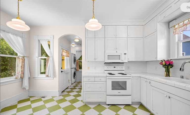 <p>306 Potter St. | Bellingham</p> inception-app-prod/MjlkZDVlZmQtZjE0OS00MmVjLThkOTItZGY4OWY5Y2ExYTZj/content/2026/06/c8aa7a172c117e668e81993ce61c656cda1d92ba.png