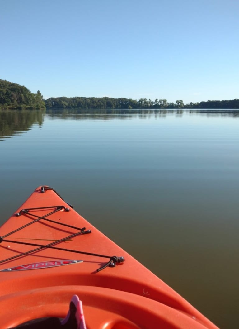 Contact inception-app-prod/MzlmMmM2MmEtMTEzNi00Zjc5LTg0MDYtMDhhMmQyMmRkYTZk/content/2020/12/lake-kayak.jpg