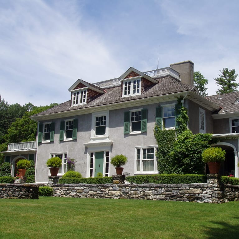 inception-app-prod/NDc5ZWIxNWEtZjJmYS00NWFmLWJkYTctNmNjYWI5Zjg5NWYx/content/2020/11/chesterwoodstockbridgema-house.jpg