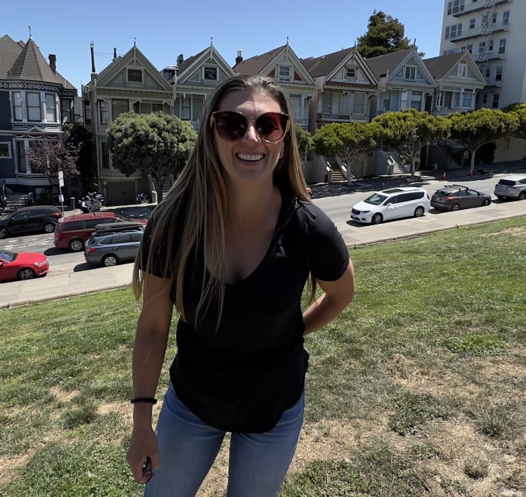 Alternate angle of Steavy Carter in front of the Painted Ladies — casual elegance and urban charm.