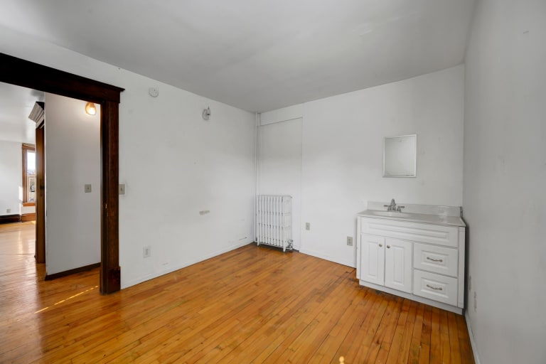 Apartment 3 - 4 Bedroom inception-app-prod/ODU4ZWY2NTMtNzE5MC00ZGEwLWE3NmItMWE2ZDRiZWE1NGE5/content/2022/03/c0a1b94754038aa6e9404654a0b31292d5836a5f.jpg