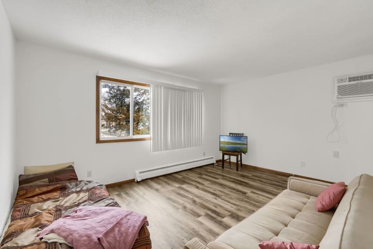 2115 N 44th Ave inception-app-prod/ODU4ZWY2NTMtNzE5MC00ZGEwLWE3NmItMWE2ZDRiZWE1NGE5/content/2023/04/93c896a4e9f53d3c8b670d9ff9000c6eb010c773.jpg