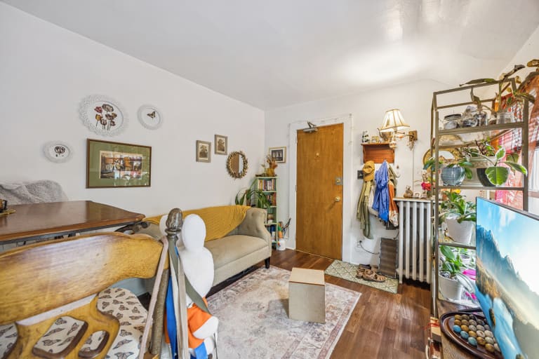 <p>Apartment 4</p> inception-app-prod/ODU4ZWY2NTMtNzE5MC00ZGEwLWE3NmItMWE2ZDRiZWE1NGE5/content/2025/08/045de2e4ca4736ff41ec0a11f8478e60dbfc3844.jpg