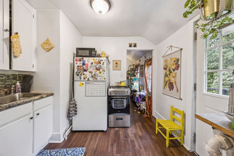 <p>Apartment 4</p> inception-app-prod/ODU4ZWY2NTMtNzE5MC00ZGEwLWE3NmItMWE2ZDRiZWE1NGE5/content/2025/08/4cf86e3839ff073f4f5a065b67164ca452ddb146.jpg