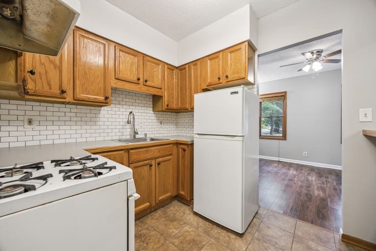 <p>Apartment 1</p> inception-app-prod/ODU4ZWY2NTMtNzE5MC00ZGEwLWE3NmItMWE2ZDRiZWE1NGE5/content/2025/08/961ce3c6645dbeff105f6f4696687889e9773a81.jpg