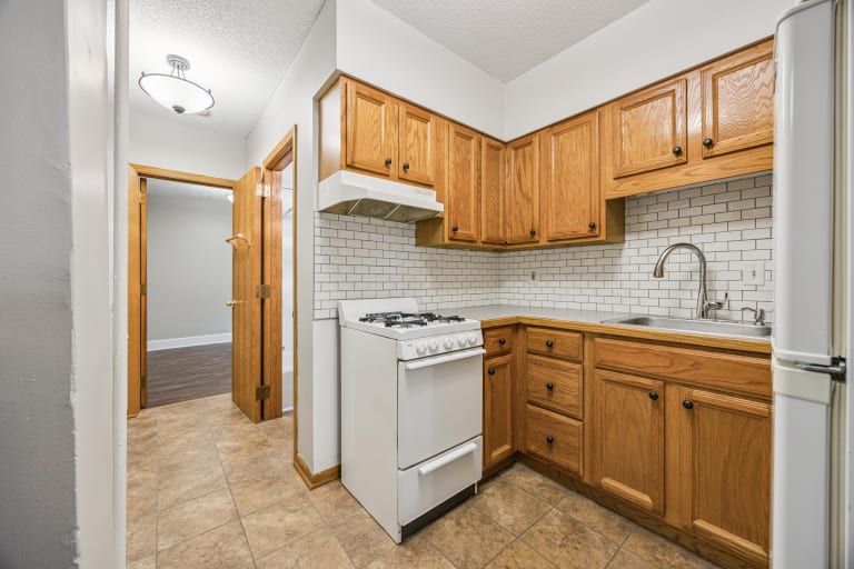 <p>Apartment 1</p> inception-app-prod/ODU4ZWY2NTMtNzE5MC00ZGEwLWE3NmItMWE2ZDRiZWE1NGE5/content/2025/08/bcbf6eb6178767933b5ab4105decf7ab1f3f4e2d.jpg