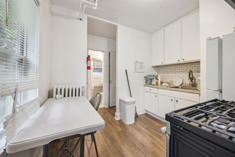 <p>Apartment 2</p> inception-app-prod/ODU4ZWY2NTMtNzE5MC00ZGEwLWE3NmItMWE2ZDRiZWE1NGE5/content/2025/08/cfd80cd35a6a1d20e6844af25d5f732cabaf0f74.jpg