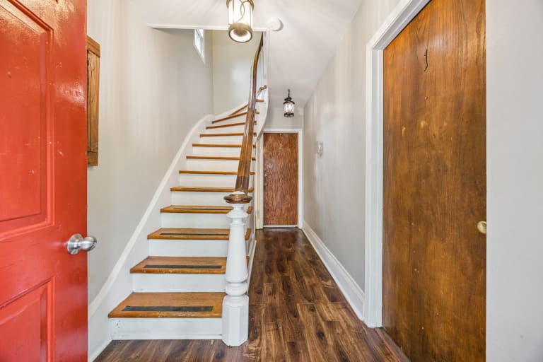 <p>Apartment 1</p> inception-app-prod/ODU4ZWY2NTMtNzE5MC00ZGEwLWE3NmItMWE2ZDRiZWE1NGE5/content/2025/08/d29e669c56b683c0581f1d0c252996759e1b1f56.jpg