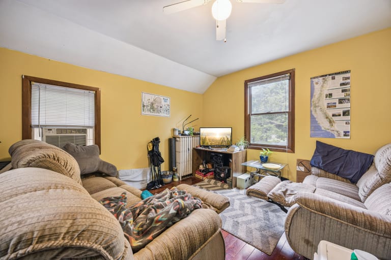 <p>Apartment 3</p> inception-app-prod/ODU4ZWY2NTMtNzE5MC00ZGEwLWE3NmItMWE2ZDRiZWE1NGE5/content/2025/08/e6836acc7dff6bc29ec383b592b34f7b28bb3cff.jpg