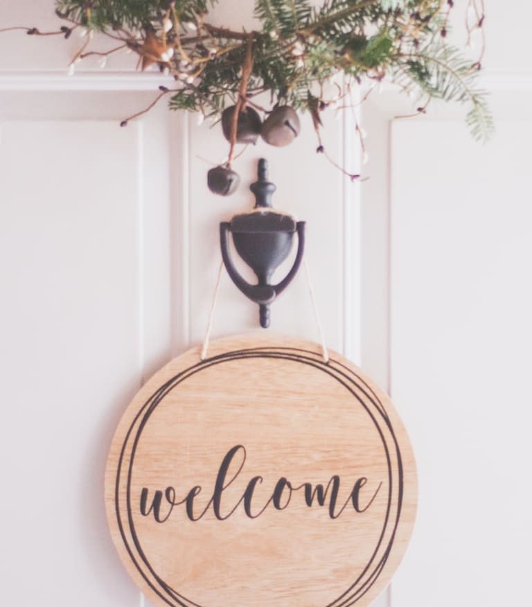 Let's Go See A Property inception-app-prod/OTAyNjhkNmQtYTFkMy00ZjM3LWJjOWUtZmJmOWE5NWIzMTBi/content/2020/08/brown-wooden-welcome-wall-decor-1652402-3.jpg