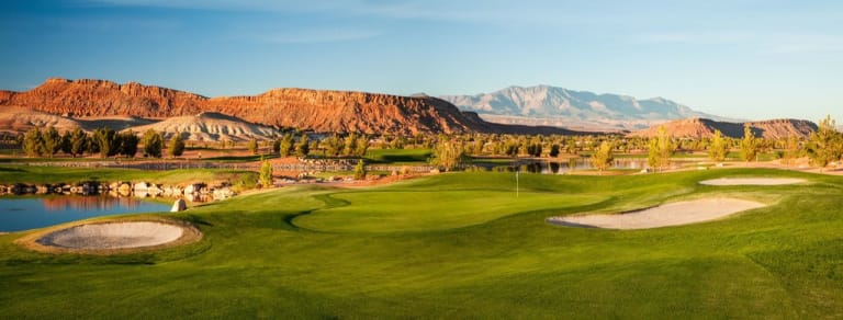 Golf Courses inception-app-prod/OTkyMGNkYTUtMmRiYy00MDI4LWI2MWItMTkzMzAxODA2NjQ5/content/2020/09/sunriver-golf-club.jpg