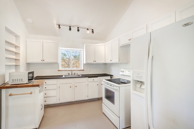 23 PRIVATE DR 1637A ABIQUIU NM 87510 inception-app-prod/YTFhMjY2NTctZTkwYS00NGRmLThjZTctNDFlNjg3MzNjNTI0/content/2024/04/2800f8ce362d34b5f6ca25ef1141386a9000a334.jpg