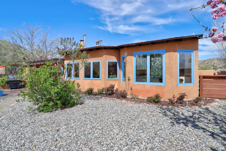 23 PRIVATE DR 1637A ABIQUIU NM 87510 inception-app-prod/YTFhMjY2NTctZTkwYS00NGRmLThjZTctNDFlNjg3MzNjNTI0/content/2024/04/3dd44ba197311762b2509c378b6595a880bb0807.jpg