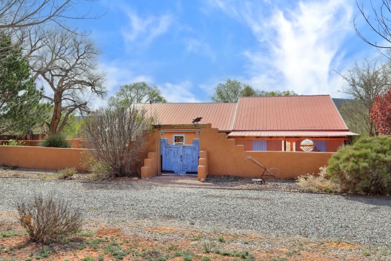 23 PRIVATE DR 1637A ABIQUIU NM 87510 inception-app-prod/YTFhMjY2NTctZTkwYS00NGRmLThjZTctNDFlNjg3MzNjNTI0/content/2024/04/5fd5b20b412750073adc70badb5a2430662f6dc8.jpg