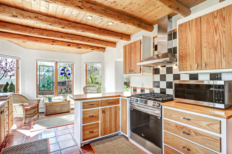 23 PRIVATE DR 1637A ABIQUIU NM 87510 inception-app-prod/YTFhMjY2NTctZTkwYS00NGRmLThjZTctNDFlNjg3MzNjNTI0/content/2024/04/83d6304dd2ded636aa35e6f778ce67c1c9a54fc7.jpg