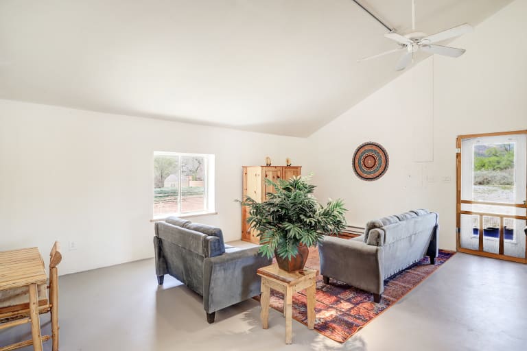 23 PRIVATE DR 1637A ABIQUIU NM 87510 inception-app-prod/YTFhMjY2NTctZTkwYS00NGRmLThjZTctNDFlNjg3MzNjNTI0/content/2024/04/9c7755479278b37011ec30757caaac86b8d5c9c5.jpg