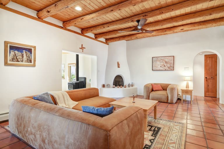 23 PRIVATE DR 1637A ABIQUIU NM 87510 inception-app-prod/YTFhMjY2NTctZTkwYS00NGRmLThjZTctNDFlNjg3MzNjNTI0/content/2024/04/b3fd22f16d09bc4c5e363446fb2f53b11fce5060.jpg