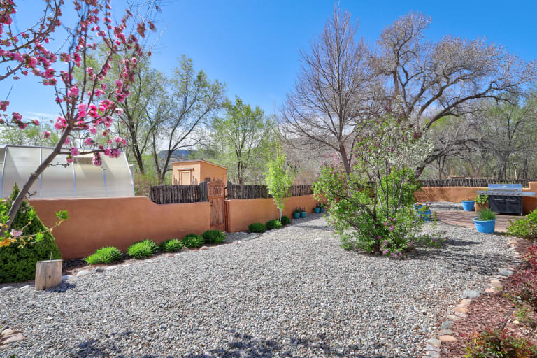 23 PRIVATE DR 1637A ABIQUIU NM 87510 inception-app-prod/YTFhMjY2NTctZTkwYS00NGRmLThjZTctNDFlNjg3MzNjNTI0/content/2024/04/d522ee9e2f3f0a57aa4fac33269e3666c0897e3a.jpg