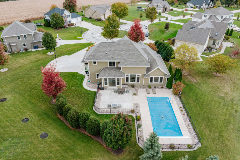 1005 E Oak Ct., Oak Creek, WI inception-app-prod/YTdkMWIyMGMtYzZlNi00OTIzLWFkYjAtYTY0YzEyODNmM2Zm/content/2025/10/0165b5f8c44e8540251fe742991212f67418f37f.jpg