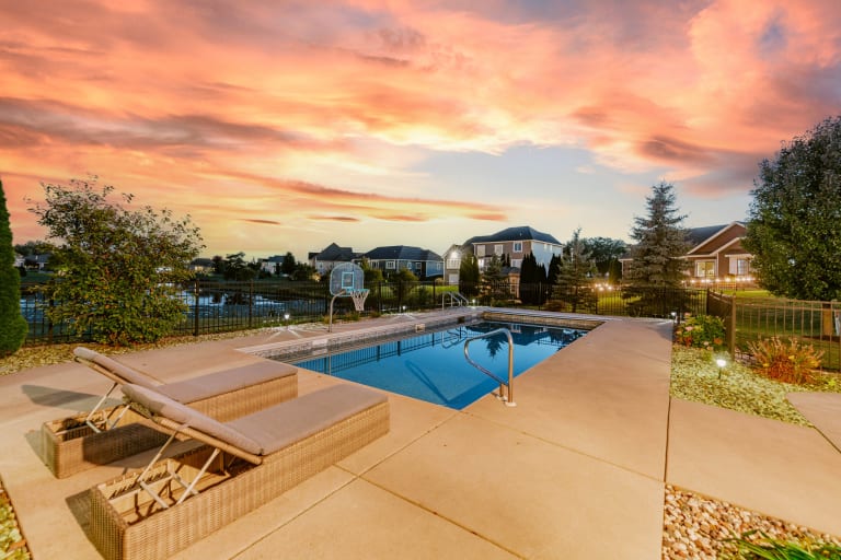 1005 E Oak Ct., Oak Creek, WI inception-app-prod/YTdkMWIyMGMtYzZlNi00OTIzLWFkYjAtYTY0YzEyODNmM2Zm/content/2025/10/0a9058859109a58d5c390c430276723b9ab188fb.jpg