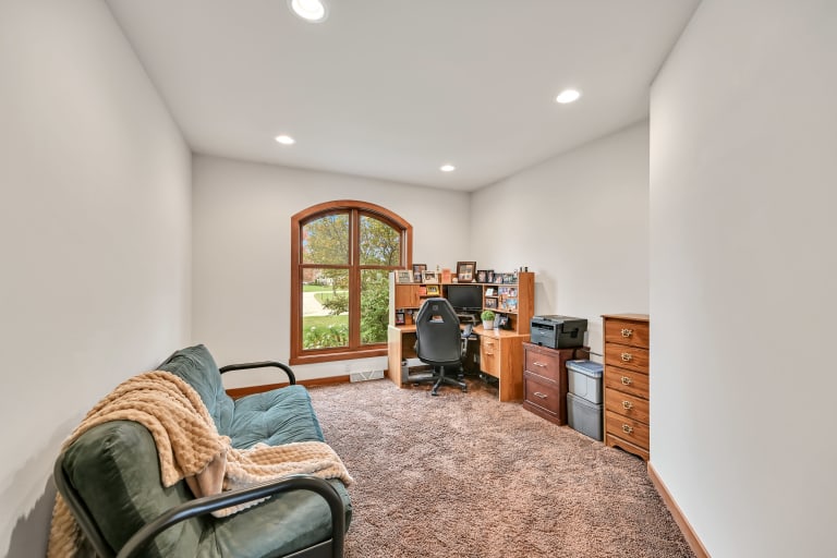 1005 E Oak Ct., Oak Creek, WI inception-app-prod/YTdkMWIyMGMtYzZlNi00OTIzLWFkYjAtYTY0YzEyODNmM2Zm/content/2025/10/0c841289b5dc96f5cab59877b466d23b9407df9e.jpg