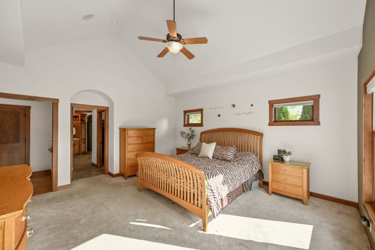 1005 E Oak Ct., Oak Creek, WI inception-app-prod/YTdkMWIyMGMtYzZlNi00OTIzLWFkYjAtYTY0YzEyODNmM2Zm/content/2025/10/1999a58908826dbae2b08e6c4a2dd3e9263e2ba0.jpg