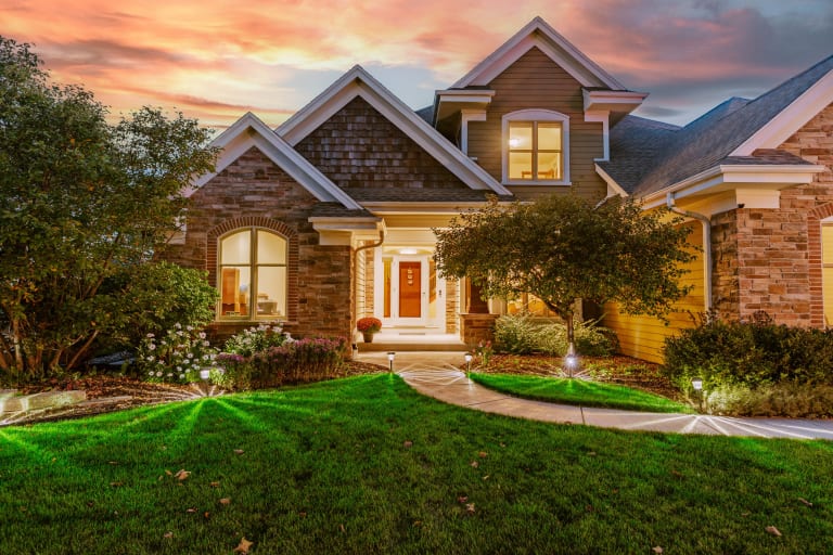 1005 E Oak Ct., Oak Creek, WI inception-app-prod/YTdkMWIyMGMtYzZlNi00OTIzLWFkYjAtYTY0YzEyODNmM2Zm/content/2025/10/1cecb85d1e5441f0d9c8913116d127bb8609d26c.jpg