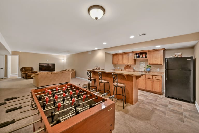 1005 E Oak Ct., Oak Creek, WI inception-app-prod/YTdkMWIyMGMtYzZlNi00OTIzLWFkYjAtYTY0YzEyODNmM2Zm/content/2025/10/21fc5b790c1f310422af3770c9c2720aaff0fd51.jpg