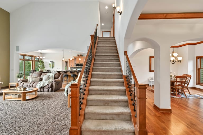 1005 E Oak Ct., Oak Creek, WI inception-app-prod/YTdkMWIyMGMtYzZlNi00OTIzLWFkYjAtYTY0YzEyODNmM2Zm/content/2025/10/2f0d370af2639d5b33822f773b9a0b5f91c75962.jpg