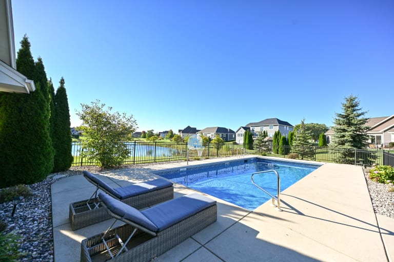 1005 E Oak Ct., Oak Creek, WI inception-app-prod/YTdkMWIyMGMtYzZlNi00OTIzLWFkYjAtYTY0YzEyODNmM2Zm/content/2025/10/2f36741fcdbc42c59af1ecee8ce840040fea9361.jpg