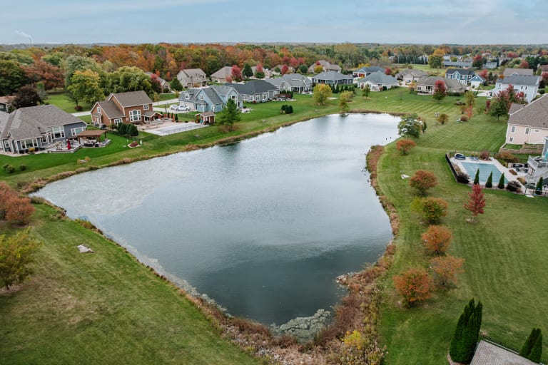 1005 E Oak Ct., Oak Creek, WI inception-app-prod/YTdkMWIyMGMtYzZlNi00OTIzLWFkYjAtYTY0YzEyODNmM2Zm/content/2025/10/4753810a478b5097526c1a79c6266b09062dc23b.jpg