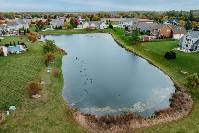 1005 E Oak Ct., Oak Creek, WI inception-app-prod/YTdkMWIyMGMtYzZlNi00OTIzLWFkYjAtYTY0YzEyODNmM2Zm/content/2025/10/4cad40f90be858c96e6ca37d9e905334fe31fff5.jpg