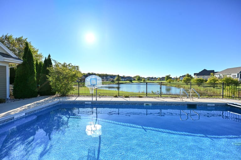1005 E Oak Ct., Oak Creek, WI inception-app-prod/YTdkMWIyMGMtYzZlNi00OTIzLWFkYjAtYTY0YzEyODNmM2Zm/content/2025/10/4df90feb07442cd1d2a76c49e887aa7c9688716c.jpg