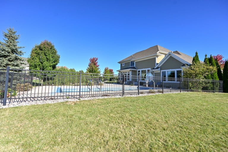1005 E Oak Ct., Oak Creek, WI inception-app-prod/YTdkMWIyMGMtYzZlNi00OTIzLWFkYjAtYTY0YzEyODNmM2Zm/content/2025/10/6d58f77affb2c25a3a7ffebacb8fd660fbb12612.jpg