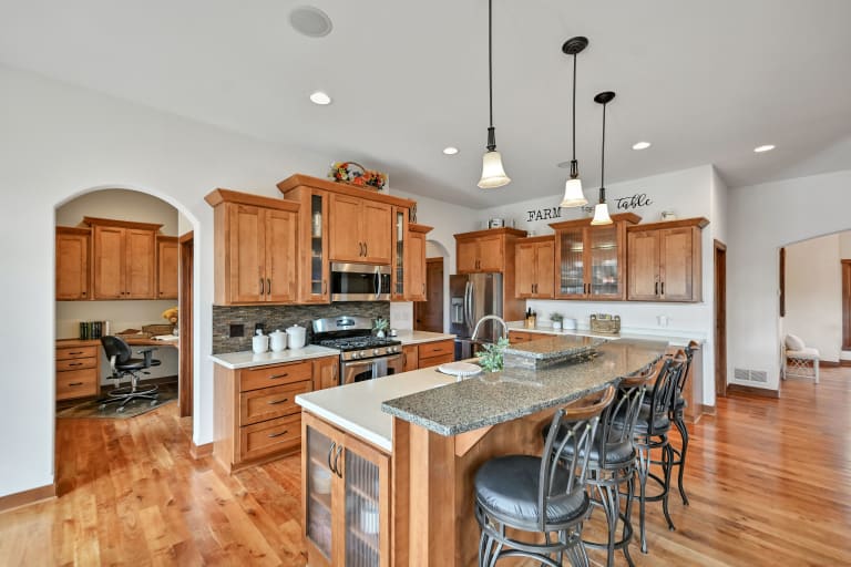 1005 E Oak Ct., Oak Creek, WI inception-app-prod/YTdkMWIyMGMtYzZlNi00OTIzLWFkYjAtYTY0YzEyODNmM2Zm/content/2025/10/703f4a8e3e285fd521799dfccfb39d25169e84ca.jpg