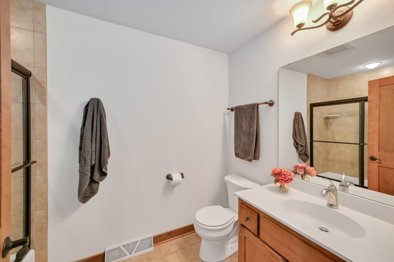 1005 E Oak Ct., Oak Creek, WI inception-app-prod/YTdkMWIyMGMtYzZlNi00OTIzLWFkYjAtYTY0YzEyODNmM2Zm/content/2025/10/7534eedcb5515af44d1952634181c19adc06a5b9.jpg