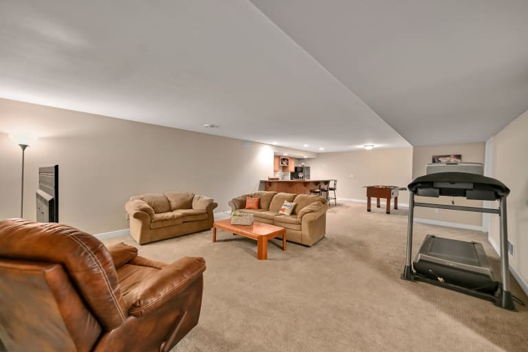 1005 E Oak Ct., Oak Creek, WI inception-app-prod/YTdkMWIyMGMtYzZlNi00OTIzLWFkYjAtYTY0YzEyODNmM2Zm/content/2025/10/78278450cf5a239e7085eccb7156164e1126b6cd.jpg