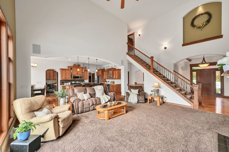 1005 E Oak Ct., Oak Creek, WI inception-app-prod/YTdkMWIyMGMtYzZlNi00OTIzLWFkYjAtYTY0YzEyODNmM2Zm/content/2025/10/812405e7803eefe1e4487020f5e3e91598bc9322.jpg