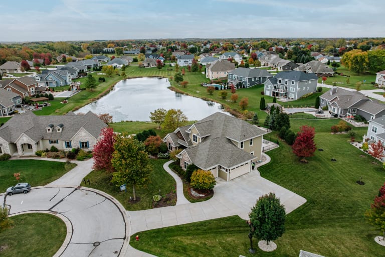 1005 E Oak Ct., Oak Creek, WI inception-app-prod/YTdkMWIyMGMtYzZlNi00OTIzLWFkYjAtYTY0YzEyODNmM2Zm/content/2025/10/88e993be1024a65975d918ba60800058753a9704.jpg