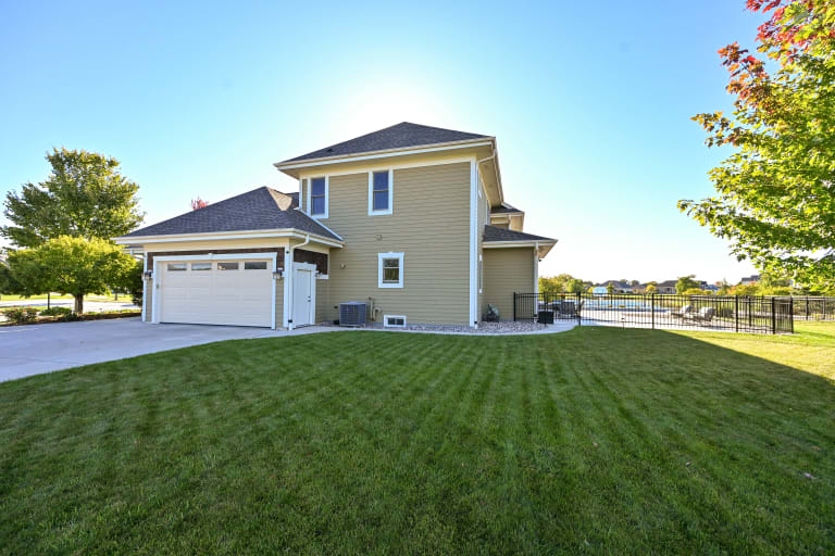 1005 E Oak Ct., Oak Creek, WI inception-app-prod/YTdkMWIyMGMtYzZlNi00OTIzLWFkYjAtYTY0YzEyODNmM2Zm/content/2025/10/89a386384aee5b98ab96be98d6b0c887171d9d56.jpg