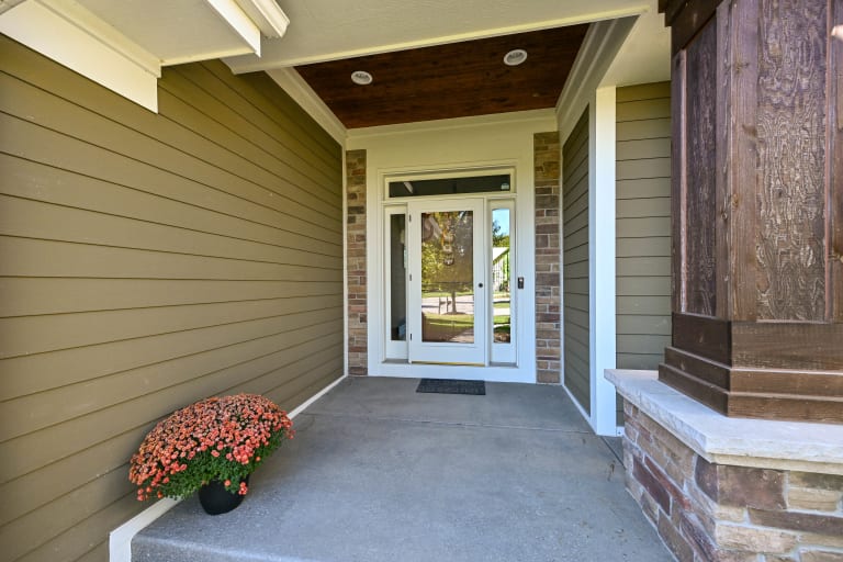 1005 E Oak Ct., Oak Creek, WI inception-app-prod/YTdkMWIyMGMtYzZlNi00OTIzLWFkYjAtYTY0YzEyODNmM2Zm/content/2025/10/91bfb52dbd26b855d8ad3b98d60356c4399a643a.jpg