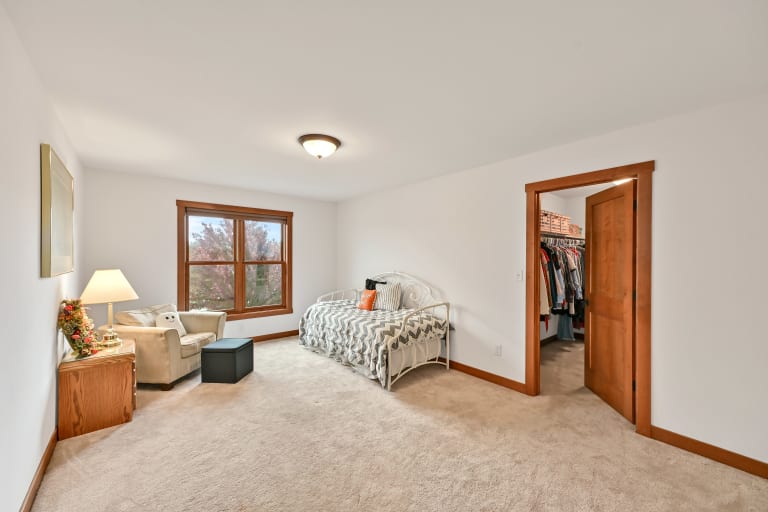 1005 E Oak Ct., Oak Creek, WI inception-app-prod/YTdkMWIyMGMtYzZlNi00OTIzLWFkYjAtYTY0YzEyODNmM2Zm/content/2025/10/91f376a812bcca97abf1724a08aa3bdfa3e0b09f.jpg