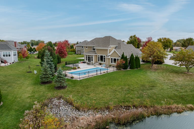 1005 E Oak Ct., Oak Creek, WI inception-app-prod/YTdkMWIyMGMtYzZlNi00OTIzLWFkYjAtYTY0YzEyODNmM2Zm/content/2025/10/9d6ae186d366f23d2a0a2834a874e77bcceebd51.jpg