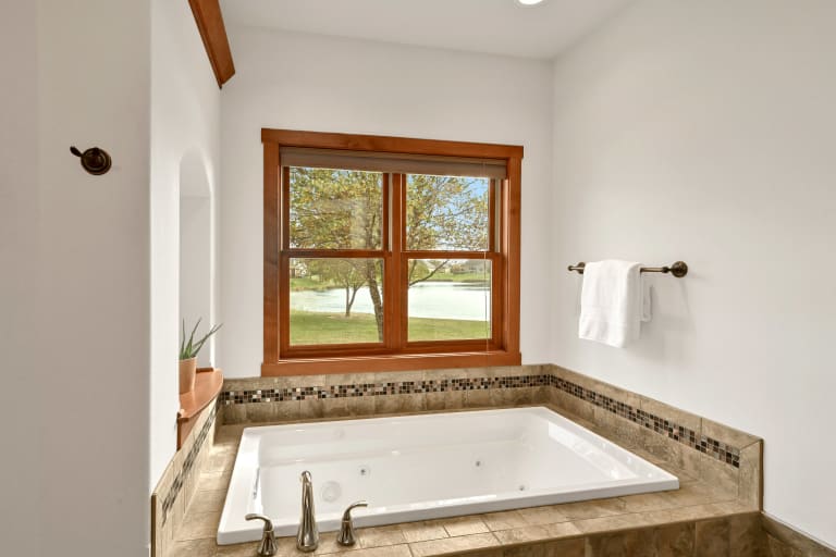 1005 E Oak Ct., Oak Creek, WI inception-app-prod/YTdkMWIyMGMtYzZlNi00OTIzLWFkYjAtYTY0YzEyODNmM2Zm/content/2025/10/a598b5582b1f080fa59d16acd1af46b21c91828d.jpg