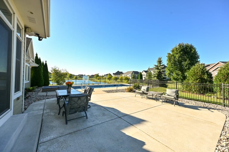 1005 E Oak Ct., Oak Creek, WI inception-app-prod/YTdkMWIyMGMtYzZlNi00OTIzLWFkYjAtYTY0YzEyODNmM2Zm/content/2025/10/b153e82a0f21d81035ec8eebd14095e6b4d00013.jpg