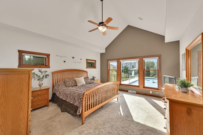 1005 E Oak Ct., Oak Creek, WI inception-app-prod/YTdkMWIyMGMtYzZlNi00OTIzLWFkYjAtYTY0YzEyODNmM2Zm/content/2025/10/ba30e40a8275c2160de355ae7ca15834c3f20603.jpg