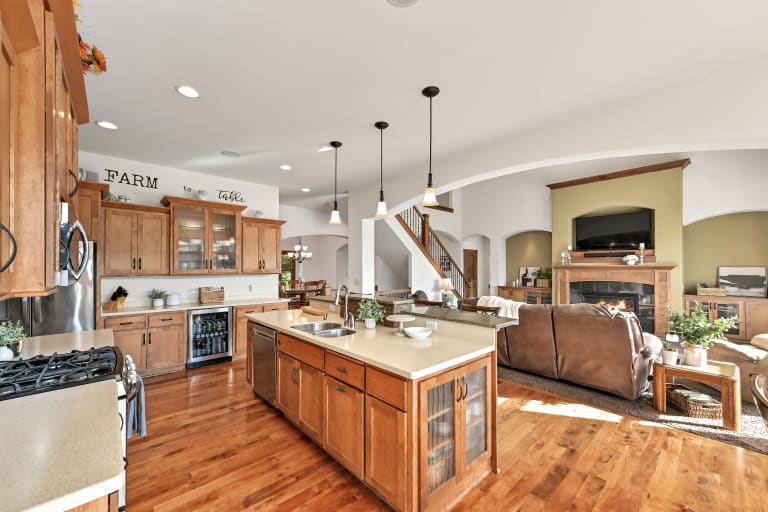 1005 E Oak Ct., Oak Creek, WI inception-app-prod/YTdkMWIyMGMtYzZlNi00OTIzLWFkYjAtYTY0YzEyODNmM2Zm/content/2025/10/c807a5e1a8b44acba8331a9c4fb0715566921e9e.jpg