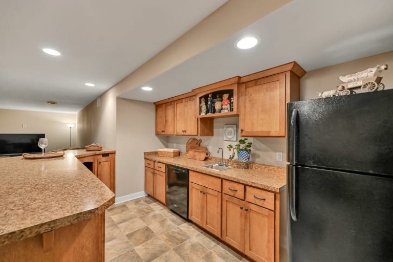 1005 E Oak Ct., Oak Creek, WI inception-app-prod/YTdkMWIyMGMtYzZlNi00OTIzLWFkYjAtYTY0YzEyODNmM2Zm/content/2025/10/c880ee770326ebb06270659daf9749291c26b971.jpg