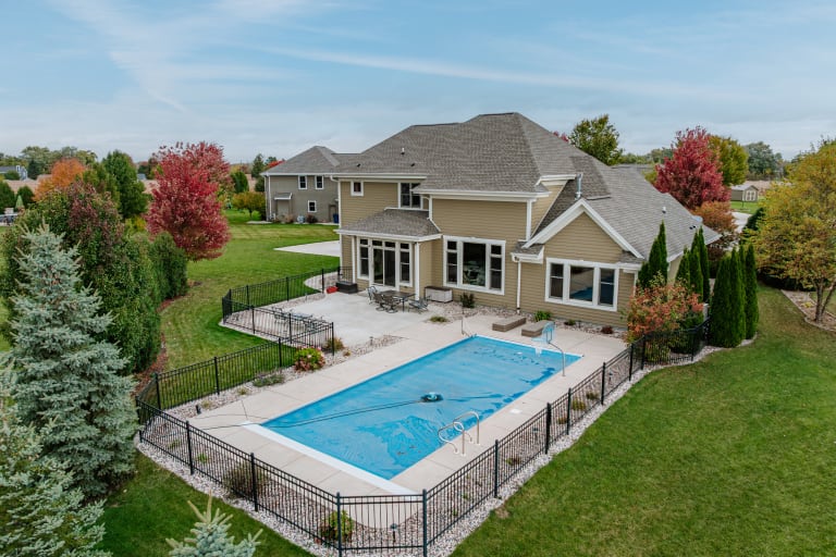1005 E Oak Ct., Oak Creek, WI inception-app-prod/YTdkMWIyMGMtYzZlNi00OTIzLWFkYjAtYTY0YzEyODNmM2Zm/content/2025/10/cfd5fb4d7ca9436c512df3a1bd095cc7ef8e9b67.jpg